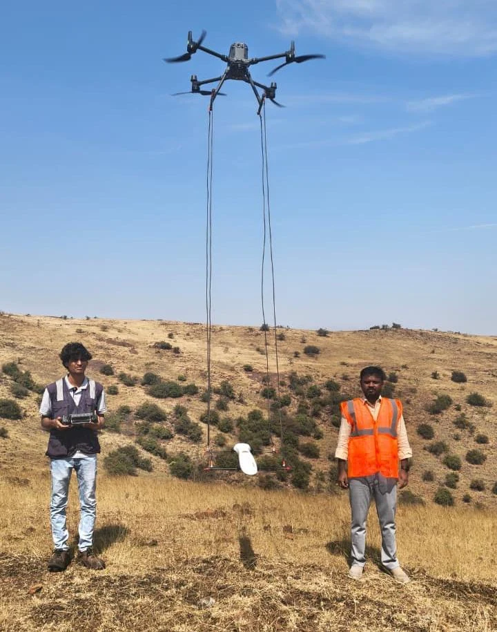 Drone-borne magnetic acquisition above two field operators